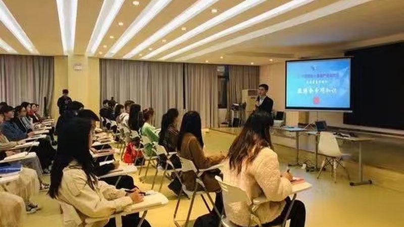 如何选择合适的考研专业课辅导老师：五大关键考量