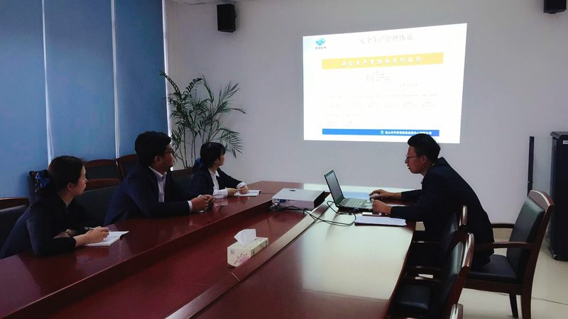 在选择专业时，考生和家长应关注以下事项：